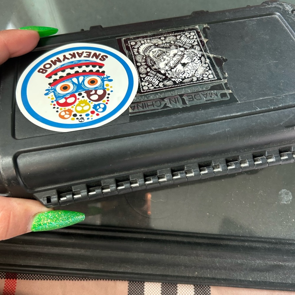 Black Waterproof Humidor - Picture 9 of 10